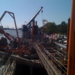 Aan boord de HAM 317 van Van Oord, naar achter kijkend vanaf de brug (brug voorop).